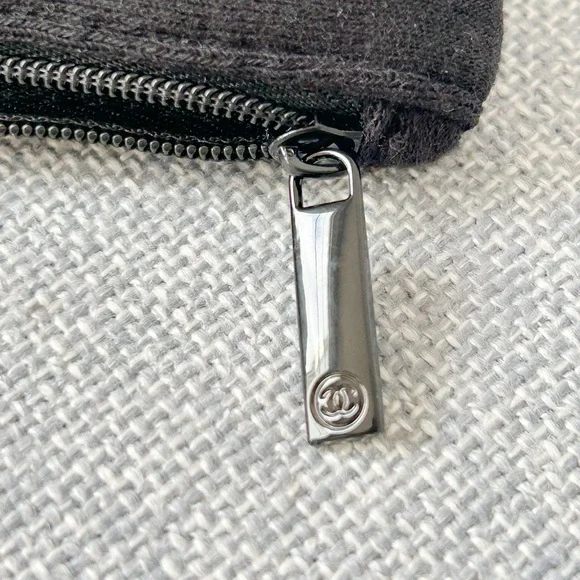 Chanel large black cotton soft beauty bag/cosmetic bag - Picture 3 of 4